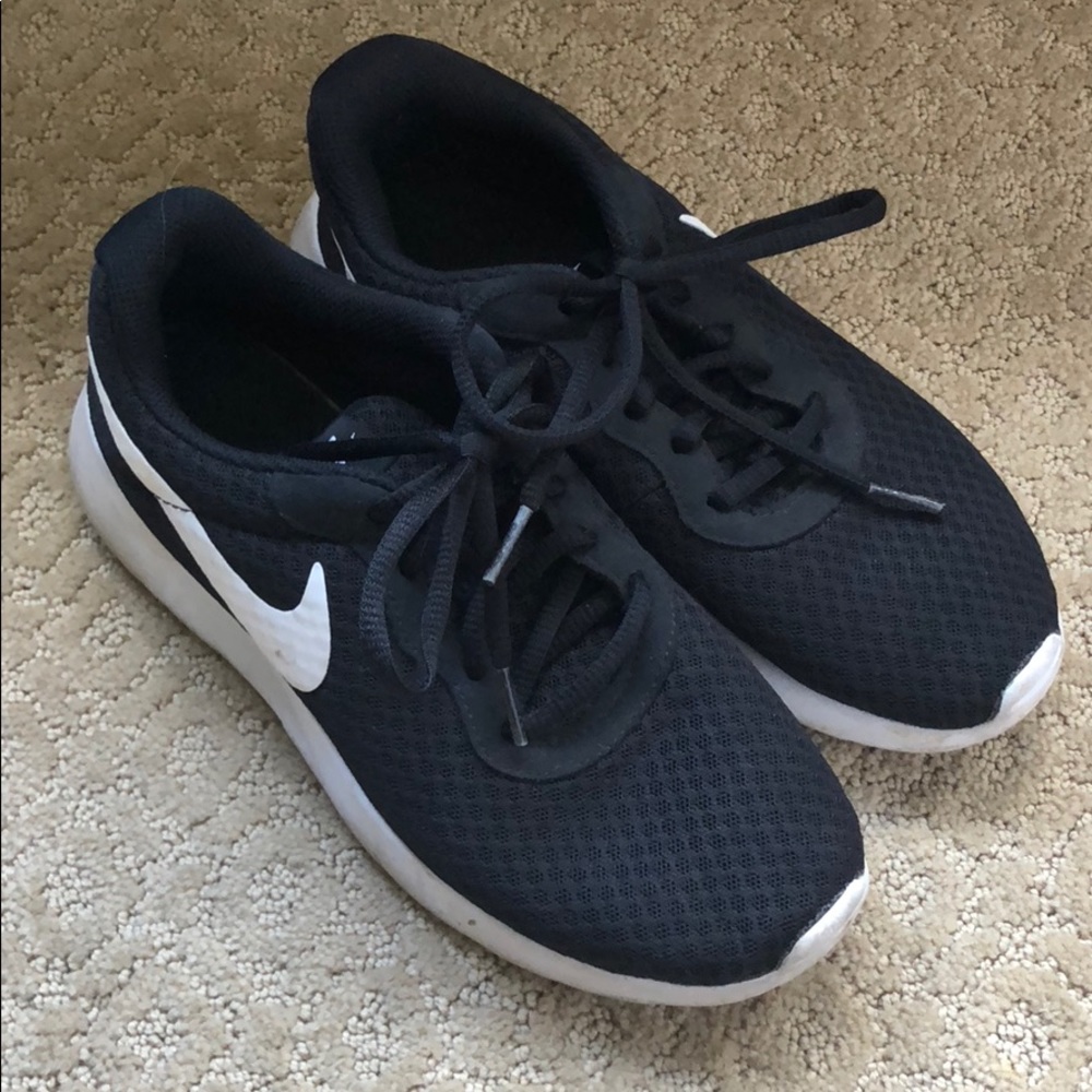 🏃🏻‍♀️Nike sneakers SIZE 7